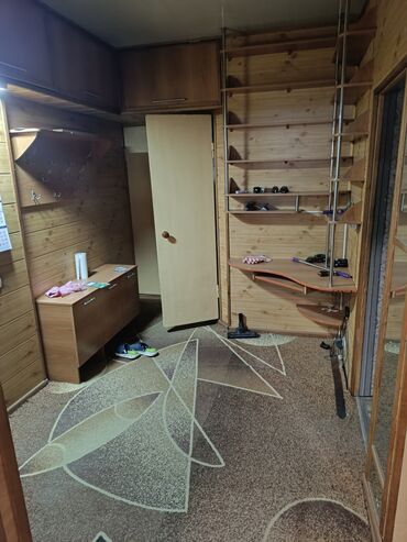 продам 1 комнатную квартиру в бишкеке: 4 комнаты, 96 м², Индивидуалка, 1 этаж, Старый ремонт