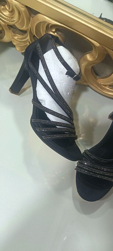 Çəkmələr: Ölçü: 38, İşlənmiş — 21