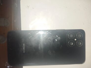 Digər mobil telefonlar: Smartfon – tam ekranlı, ön kamera üçün mərkəzdə deşikli displeyli — 5