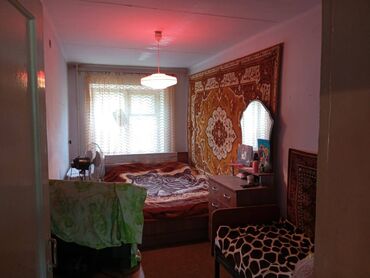 дом на ошском рынке: 2 комнаты, 42 м², 104 серия, 3 этаж, Старый ремонт