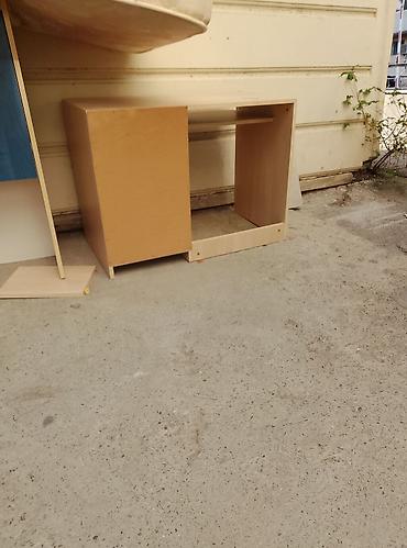 Uşaq/yeniyetmə otağı üçün modul mebel dəsti Tərkibi: - Yazı masasının