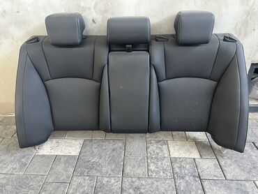 сиденья автомобиля: Комплект задних сидение черный кофейный и подголовники F sport на
