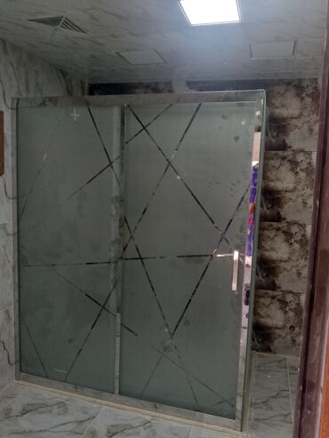 kabinka: Şüşə duş kabinəsi müasir hamam otaqları üçün nəzərdə tutulmuşdur. Bu