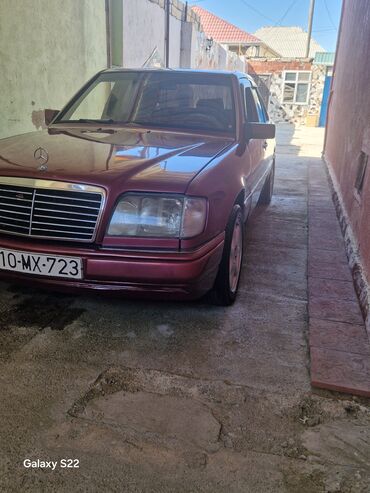 kredit 07: Mercedes-Benz E 220: 2.2 l | 1993 il Sedan