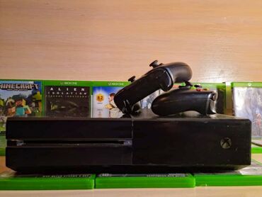Xbox One: СРОЧНО ПРОДАЮ ЗА 15500 в комплекте входит 2 джойстика и 16 дорогих