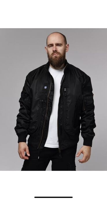 Куртки: Мужская бомбер-куртка, цвет хаки. Основные особенности: - Материал — 10