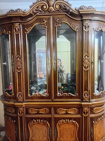 Bufetlər: Klassik üslubda iri vitrin-qorka satılır — 1
