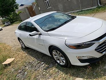 guzgu: Chevrolet Malibu sedan – ağ rəng Əsas xüsusiyyətlər: - Kuzov: 4 — 3