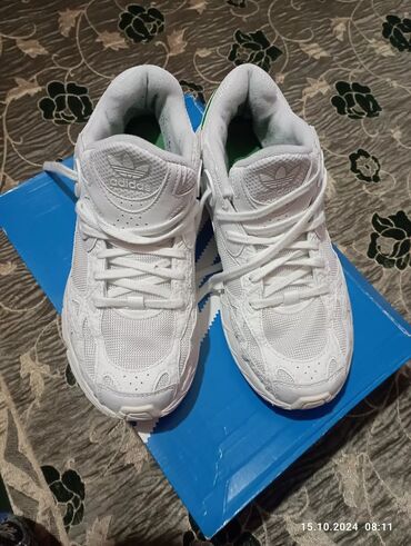 kişilər üçün qaçış krossovkaları: Məhsul: Adidas kişi krossovkası - Model: Adidas Originals (etiket və