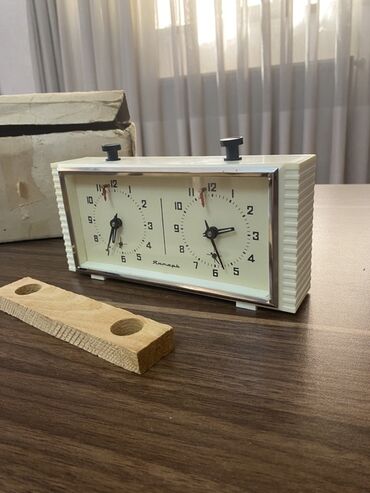 Əntiq saatlar: Taxta korpuslu, retro üslubda dizayn edilmiş masa saatı. Roma — 6