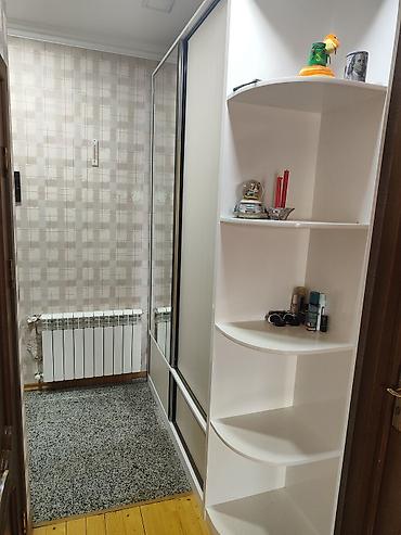 yataq dolab: Dəhliz üçün şkaf – güzgülü, künc rəfli - Qapılar: 4 sürgülü panel – — 2