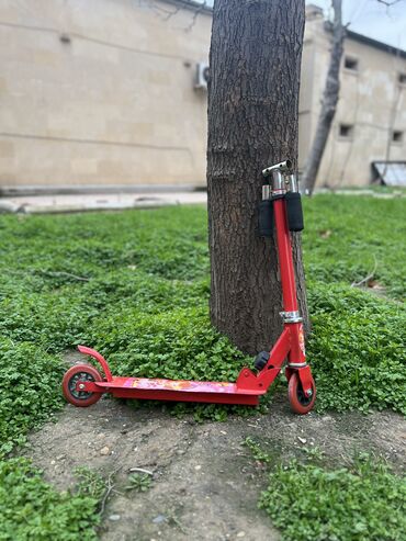 Samokatlar: Самокат в идеальном состоянии. От 3 до 10 лет. ручка регулируется под — 7