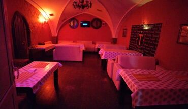 Restoran, kafelər: Azadliq metrosuna yaxin yerləşən pab, ümumi sahəsi 200 kv,m olan, ayi — 3