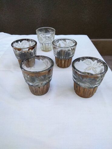 Другие товары для кухни: Продаю: 1. Пивной бокал. Объём 0,5 л. Цена 150 сом; 2. Пивная кружка — 13