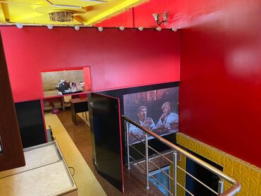 Mağazalar: Nərimanov metrosunun yaxınlığında yerləşən ümumi sahəsi 20 kv,m — 8