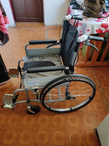 коляска для пожилых: Новая взял две недели назад не понадобилась отдам за 10000 тасячь