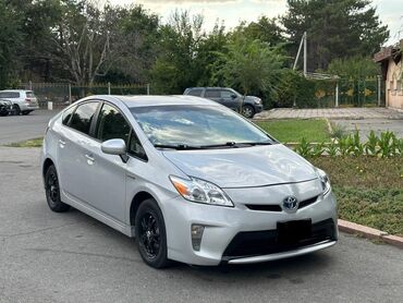 Toyota: Toyota Prius: 2015 г., 1.8 л, Вариатор, Гибрид, Седан