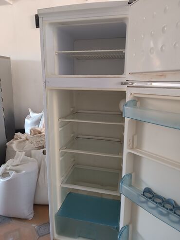 sovet soyuducu: Б/у 2 двери Beko Холодильник Продажа, цвет - Белый, С колесиками