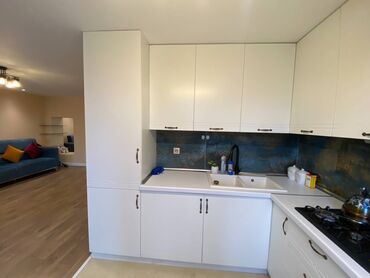 Uzunmüddətli kirayə mənzillər: Kirayə verilir: Bakı şəhərinin mərkəzində, dəniz mənzərəli, tam təchiz — 16