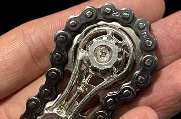 Игрушки: Небольшой спиннер из металла, выполненный в виде велосипедной цепи — 6