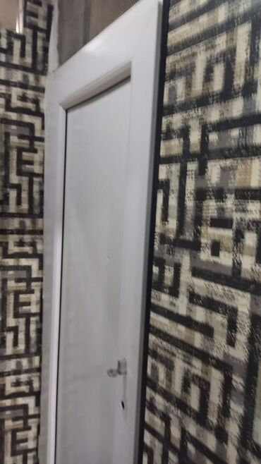 Ofislər: Kirayə/ofis üçün kiçik sahə – koridorlu və ayrıca otaqlı — 9