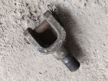 бус сапок кардан: Клык буксировочный (U-образная проушина с резьбовым хвостовиком). -