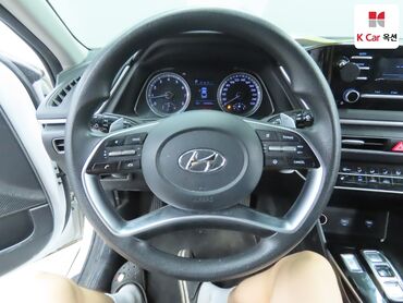 соната цена: Белый седан Hyundai Sonata с элегантным и современным дизайном