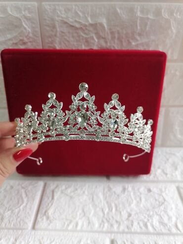 Aksesoari za kosu: Svečane srebrne tijare sa kristalima - Elegantan dizajn sa bogato — 1