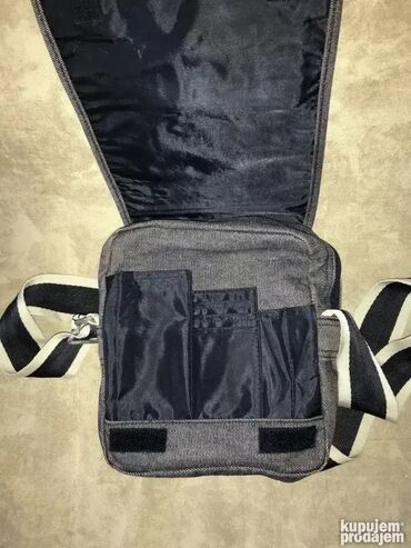 Ostala muška odeća: Original KANGOL torbica Dimezije 20cm x 25cm, debljina 5cm Unutra — 3