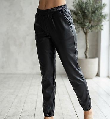 Ženske jogger pantalone od eko kože – crne - Materijal: mekana eko na lalafo.rs Ženske jogger pantalone od eko kože – crne - Materijal: mekana eko