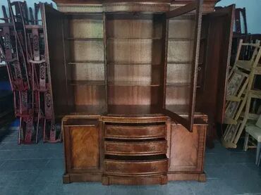 Stilske vitrine: Vitrina u odlicnom stanju. Izuzetno lepo ocuvana. Visina 220cm Sirina na lalafo.rs — 4 Stilske vitrine: Vitrina u odlicnom stanju. Izuzetno lepo ocuvana. Visina 220cm Sirina — 4