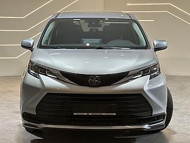 voxy noah: Toyota Sienna: 2021 г., 2.5 л, Вариатор, Гибрид, Минивэн — 1