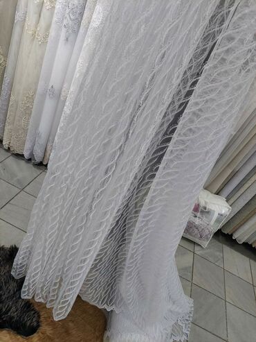 Posteljina: 👌Zavese od debljeg tila sa vezom na njemu, perfektnog kroja i izgleda — 5