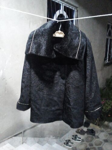 Ножи: Qadınlar üçün qara rəngli xəz plaş/palto - Material: yumşaq xəz