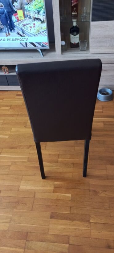 Setovi stolova i stolica: Prodajem trpezarijski sto 90×90 sa 4 stolice