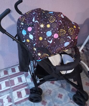 bebe: Zoe kolica za bebe (5.000 din). Roze prostirka sivena po meri poklon