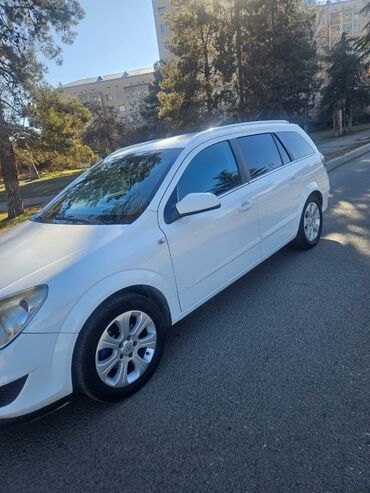 ilkin ödənişsiz kreditə maşınlar: Opel Astra: 1.3 l | 2008 il 124580 km Universal