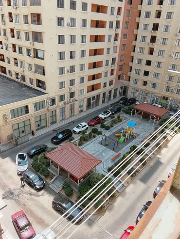Ev üçün digər mallar: Elmlər akademiyası metrosunun yani 90 kvadrat menzil