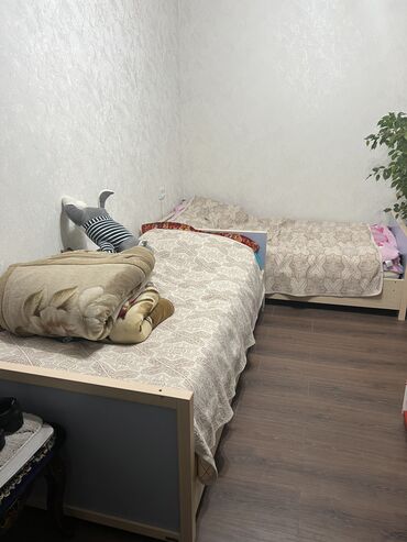 Двухъярусные кровати: Продаю 2х ярусную кровать, можно использовать как 2 полуторки Новые