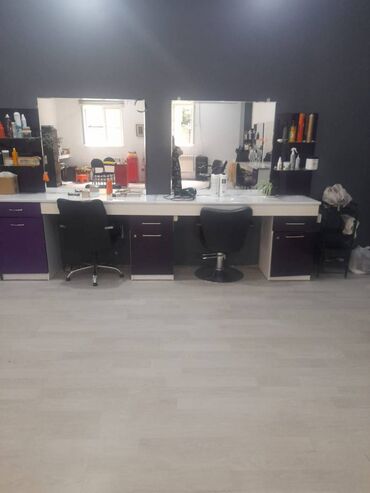 mebel dəsti: Salon bağlandığı üçün dolab və qapıları satılır. Dolablar +4 güzgü