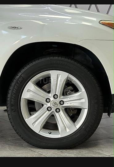 changan disk: Toyota Highlander V6 4WD – ağ rəngli, geniş və komfortlu 7 nəfərlik — 7