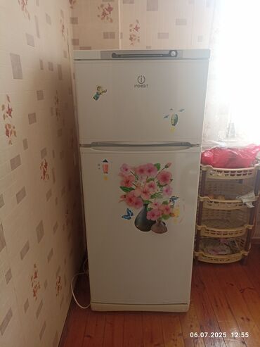 Soyuducular: İşlənmiş 2 qapılı Indesit Soyuducu Satılır, rəng - Ağ