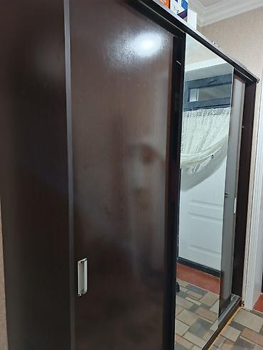 Qapılı paltar şkafı – sürgülü sistem - Material: tünd rəngli MDF/LDSP
