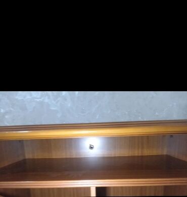 TV altlığı: İşlənmiş, Düz TV altlığı, Polkalı, Malayziya — 11