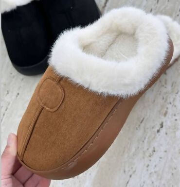 Papuče: ,♥️#Nove sobne papuce
Cena 2300
Vel. od 36 do 41
P/019 — 4