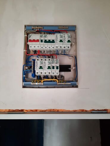 Электрики: Электрик | Монтаж выключателей, Перенос электроприборов, Установка распределительных коробок Больше 6 лет опыта — 23