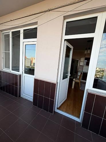 7ci mk: 3 otaqlı, işıqlı mənzil. Planlama: geniş zal, 2 yataq otağı, ayrıca — 8