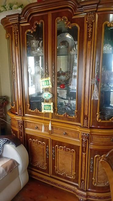 mdf panel: Klassik üslubda mebel dəsti TƏCİLİ SATILIR 1) Vitrin-bufet: - Şüşəli — 1