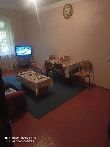 Mənzil kirayələyirəm: 1 otaqlı mənzil – interyer və plan - Geniş zal/otaq: divar kağızı ilə — 8