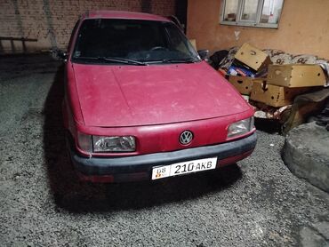 Volkswagen: Volkswagen Passat: 1990 г., 1.8 л, Механика, Бензин, Седан